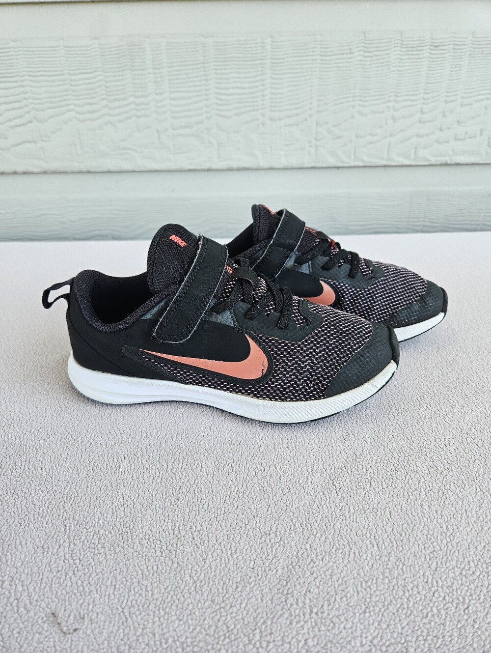 Nike Downshifter 9 Hook & Loop Sneaker SZ 1Y Black Pink Athletic AR4138-003